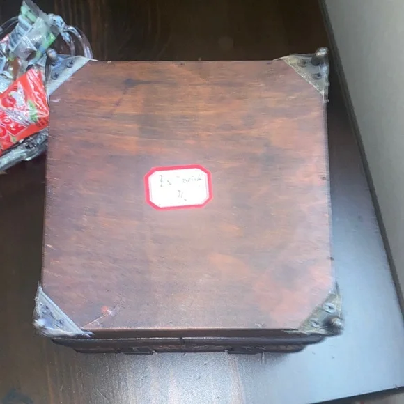 Vintage Wooden and Woven Kleenex Storage Box - Picture 4 of 5